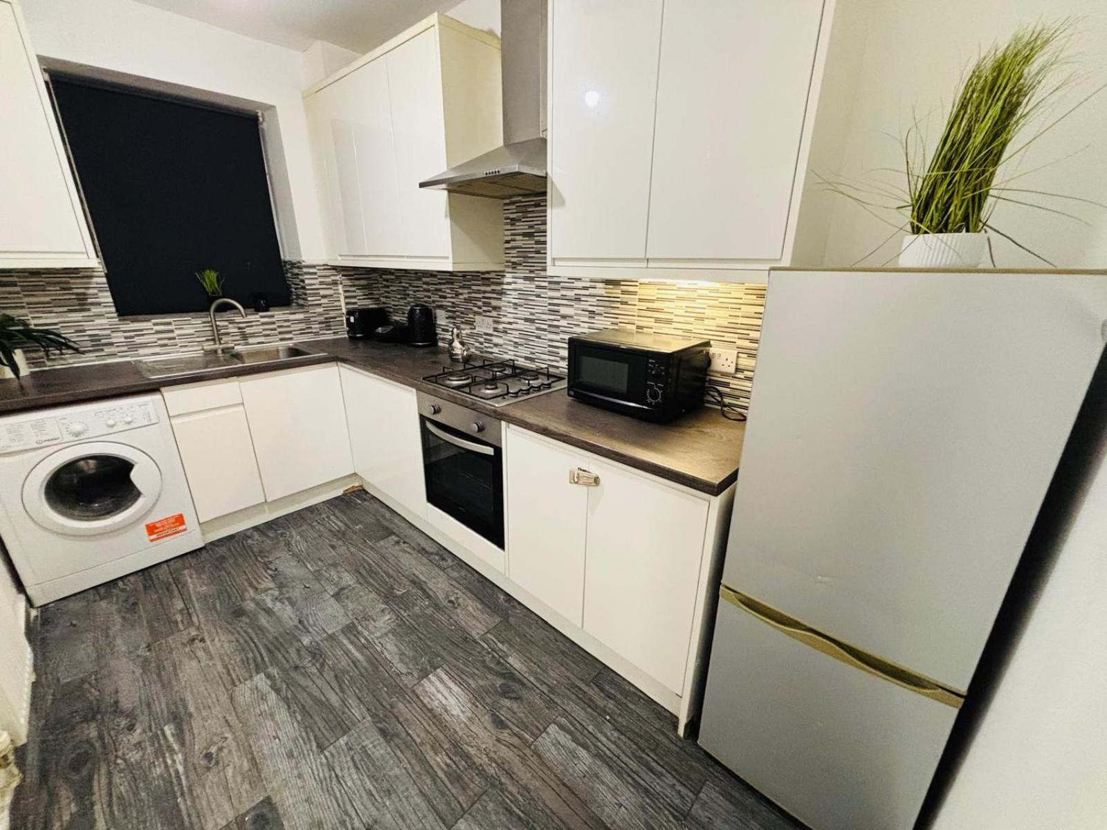Flats, Location For Tourists, Next Tower Bridge * London