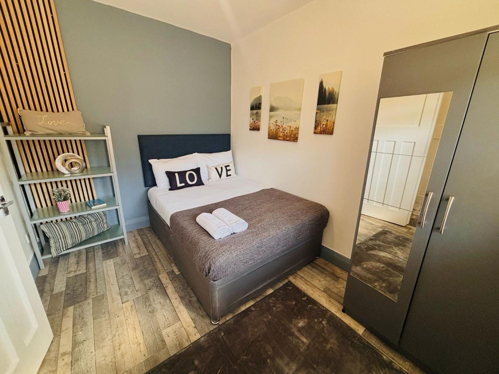 Flats, Location For Tourists, Next Tower Bridge Apartment London
