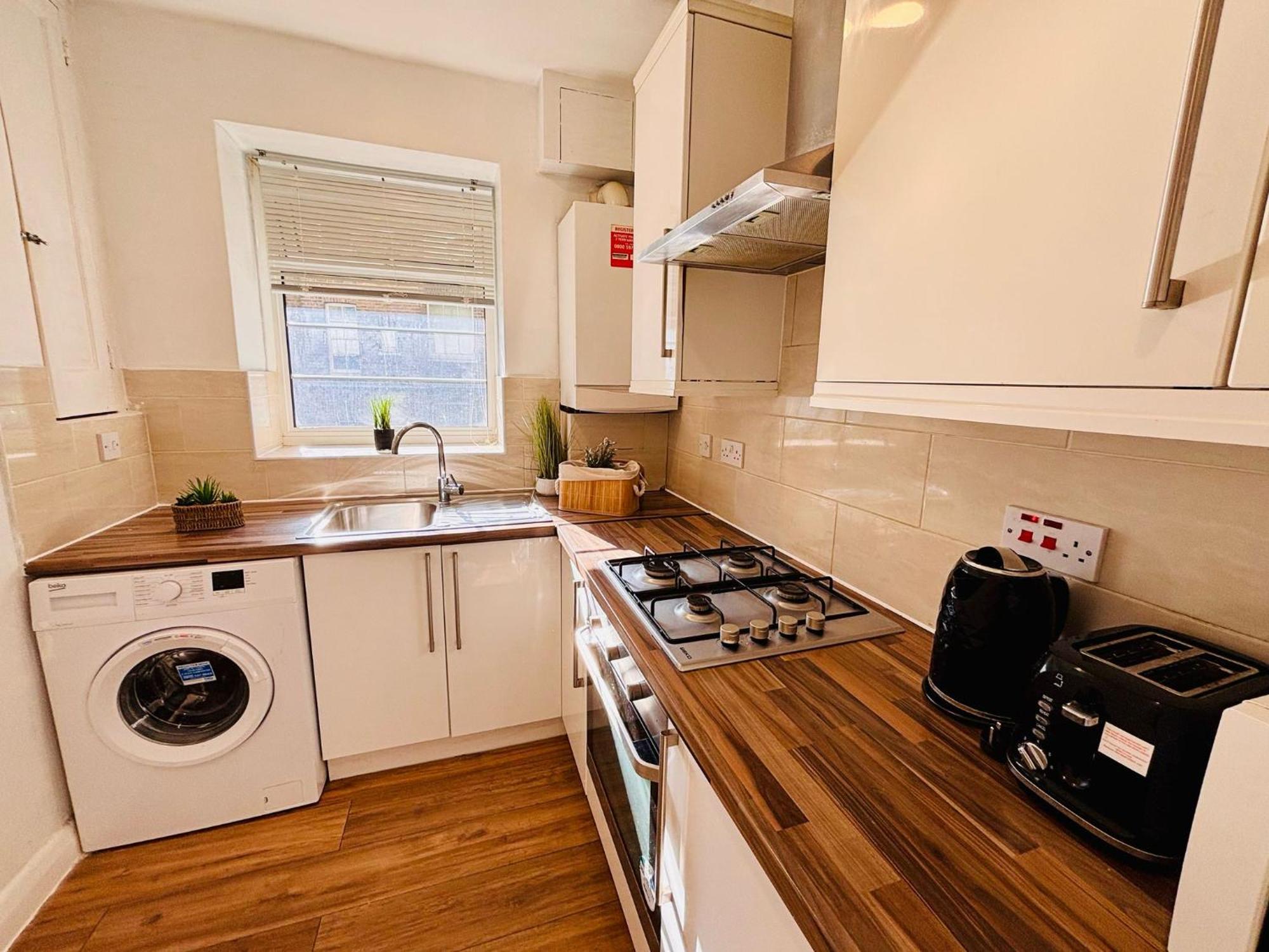 Flats, Location For Tourists, Next Tower Bridge Apartment *
