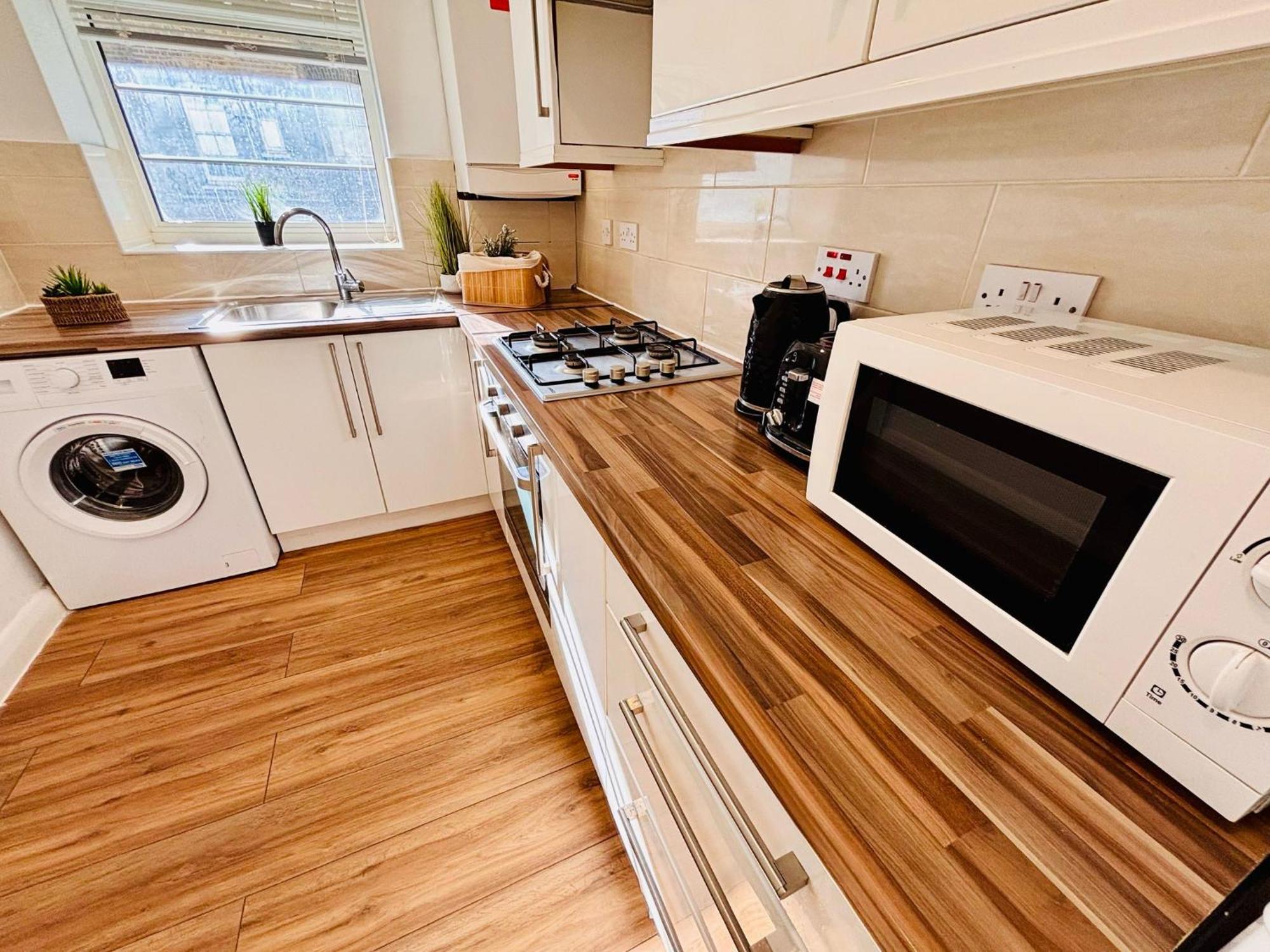 Flats, Location For Tourists, Next Tower Bridge London
