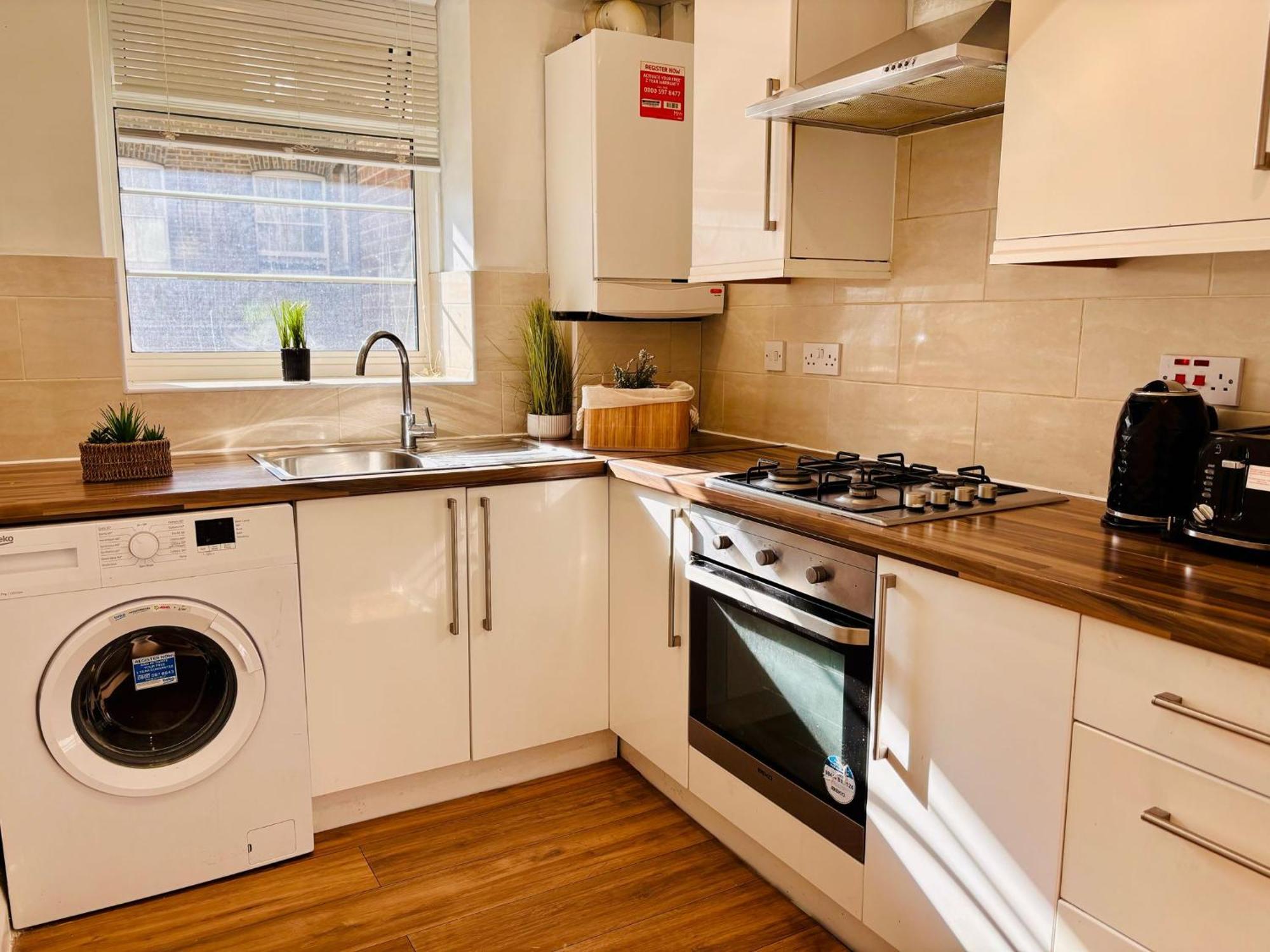 Flats, Location For Tourists, Next Tower Bridge London