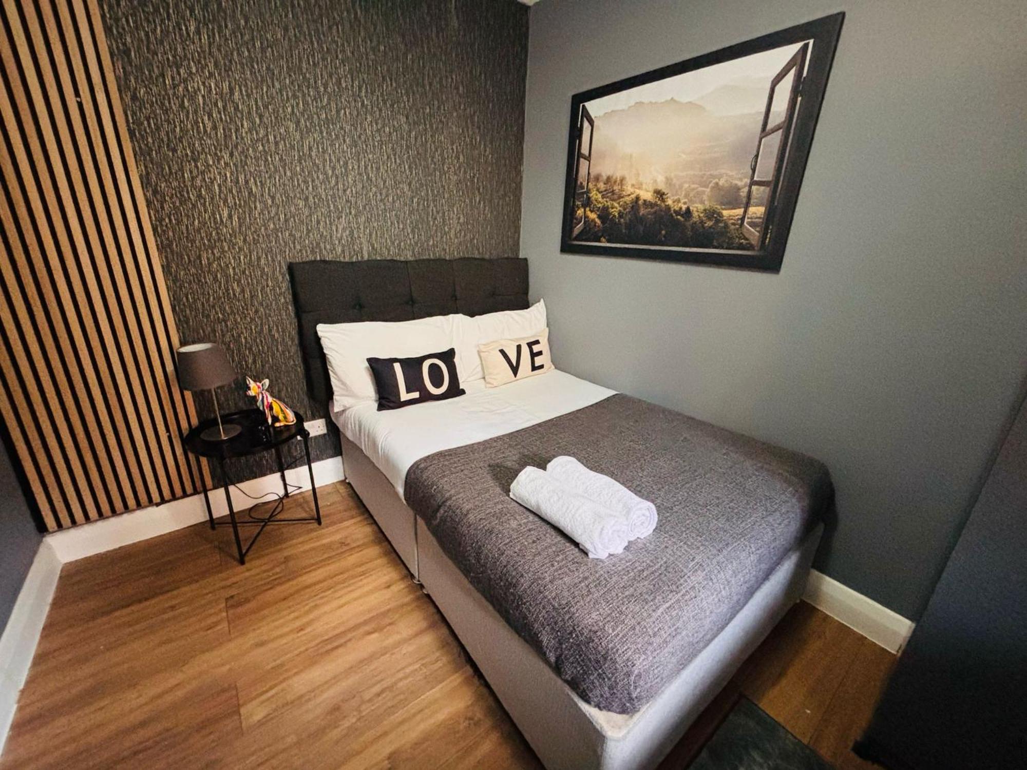 Flats, Location For Tourists, Next Tower Bridge * London